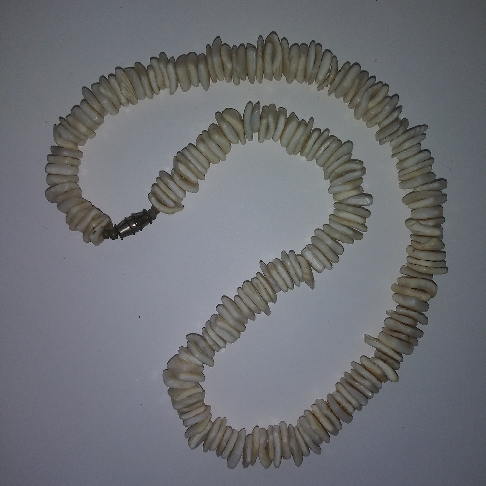 Handmade White Chip Shell Choker